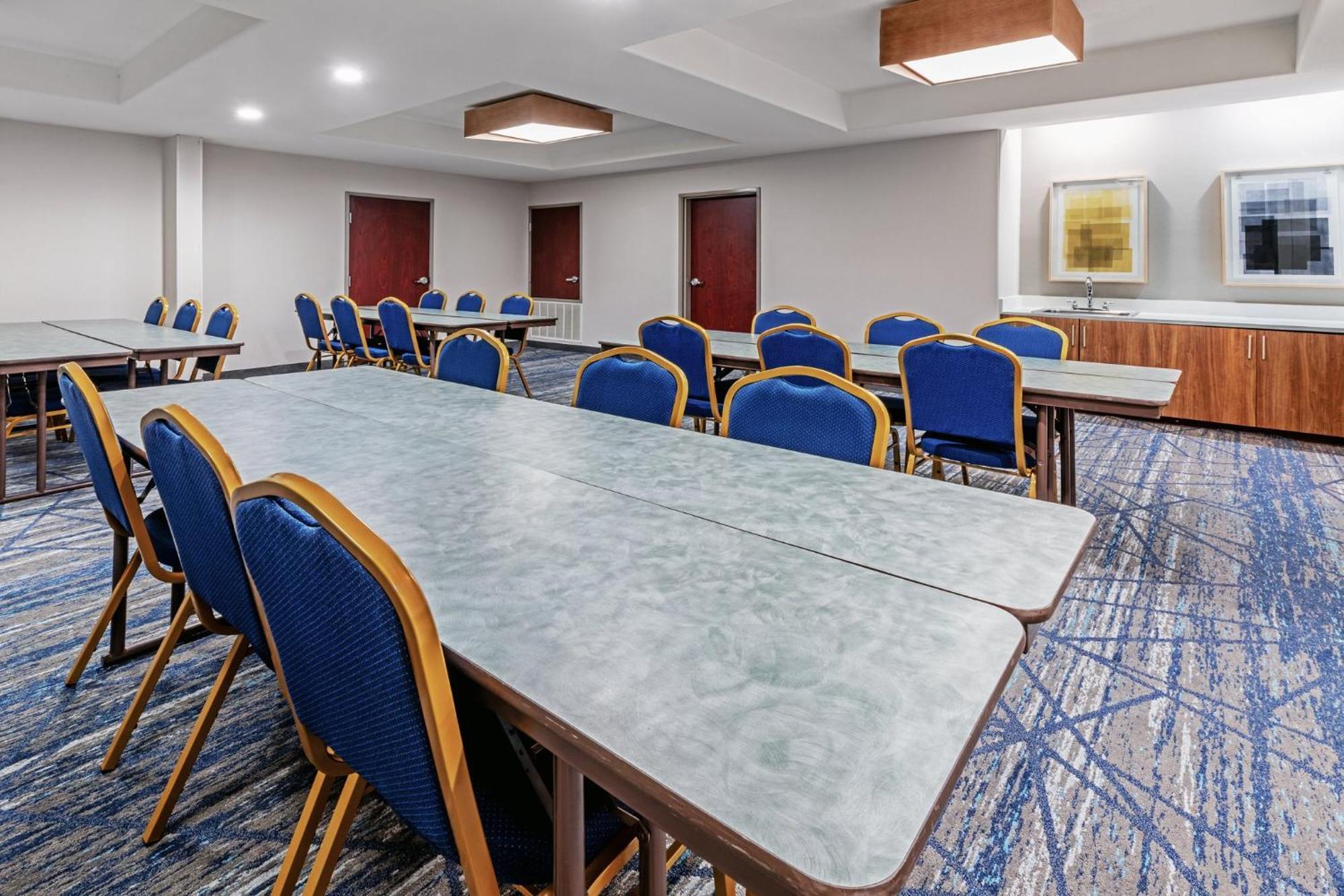 Holiday Inn Express Hotel & Suites Henderson - Traffic Star By Ihg Exteriör bild