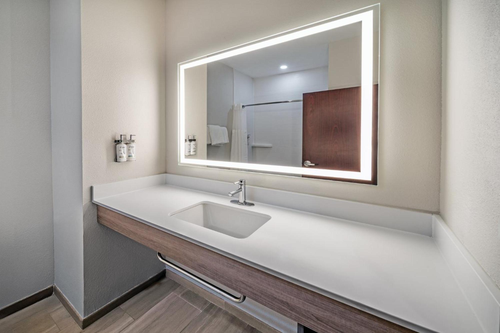 Holiday Inn Express Hotel & Suites Henderson - Traffic Star By Ihg Exteriör bild