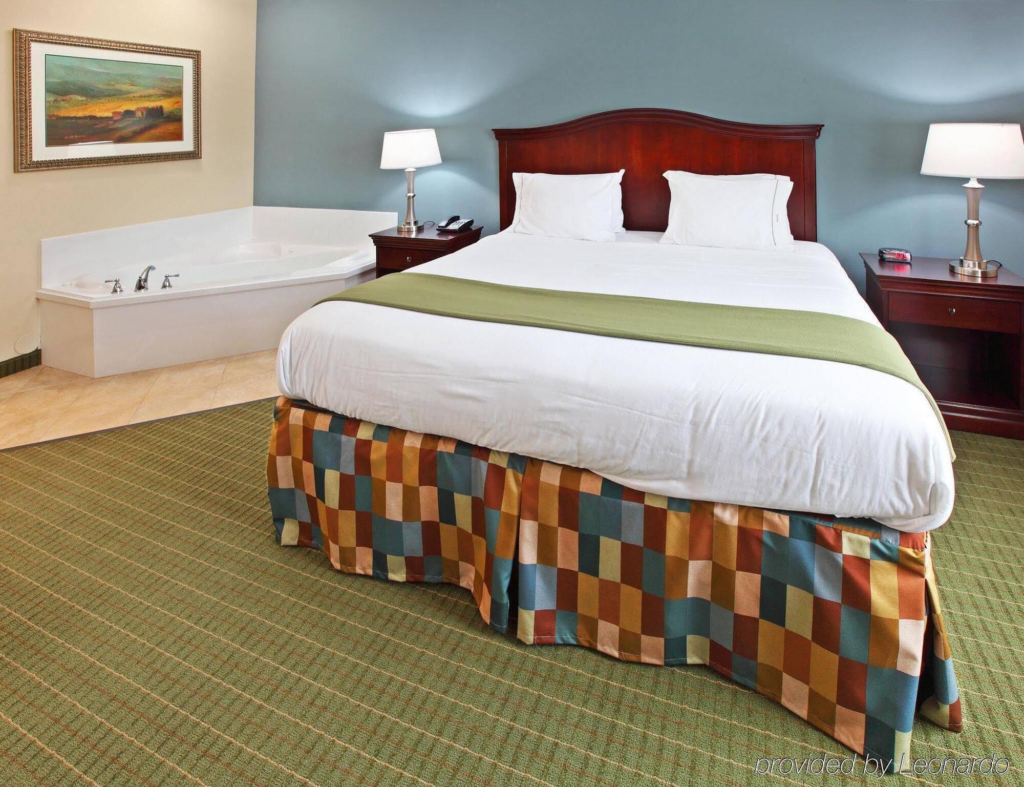 Holiday Inn Express Hotel & Suites Henderson - Traffic Star By Ihg Exteriör bild